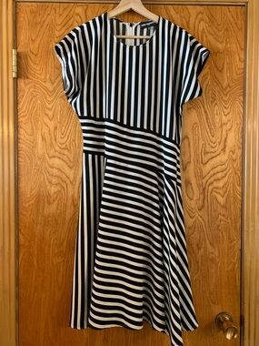 karl lagerfeld dress black and white Karl Lagerfeld Paris Black With White Floral size 4 Dress